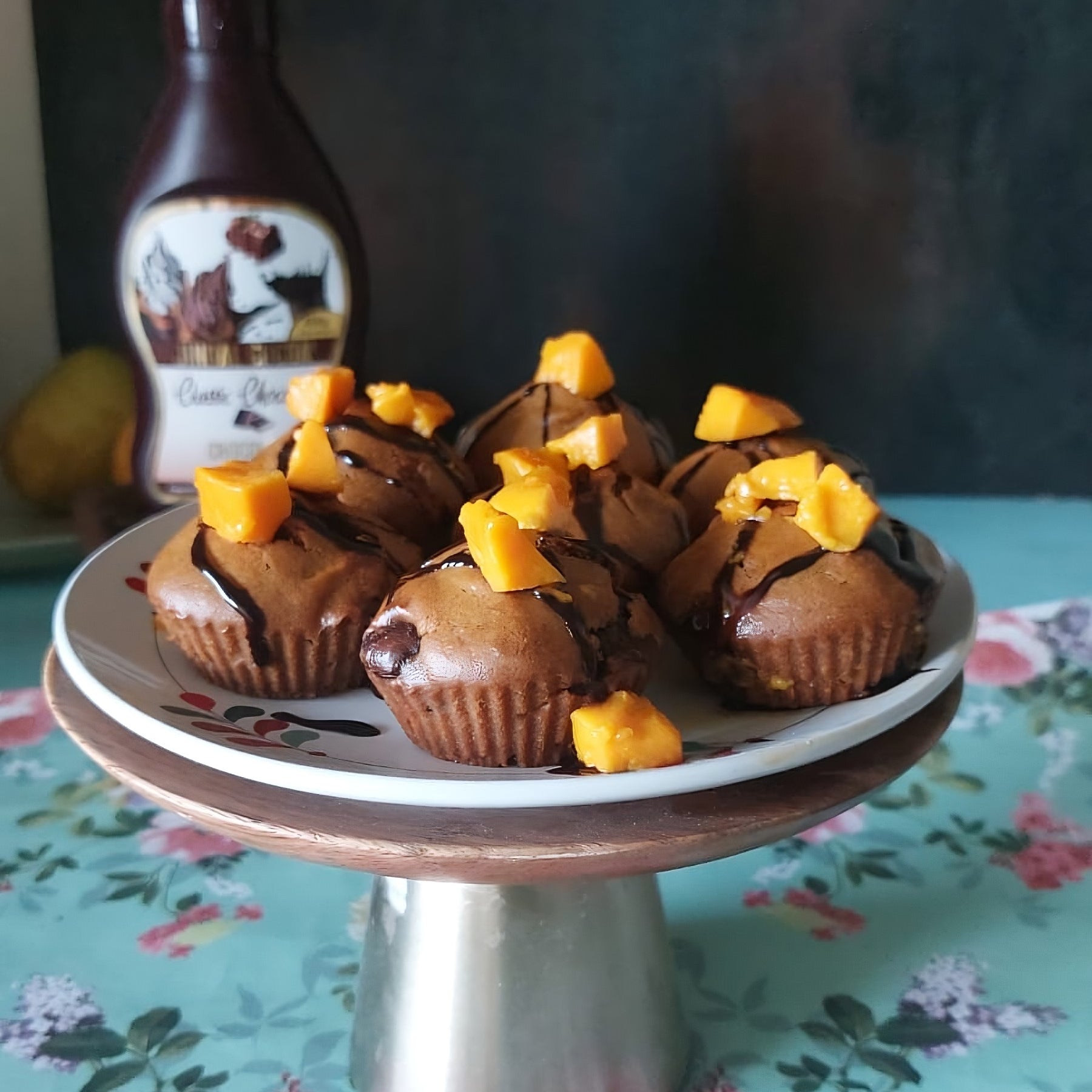 Mango Chocolate Cup Cake